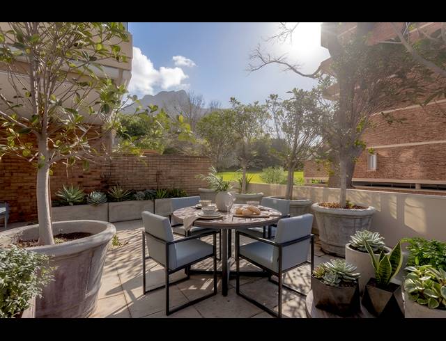 2 BEDROOM APARTMENT FOR SALE IN NEWLANDS
